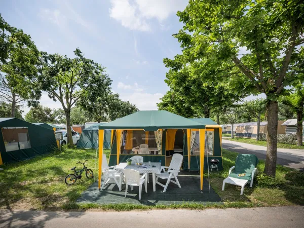 Tente Bungalow toilé vue sur lac 1