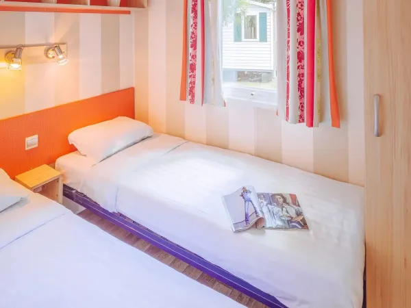 Chambre Roan Comfort Plus Relax avec deux lits simples.