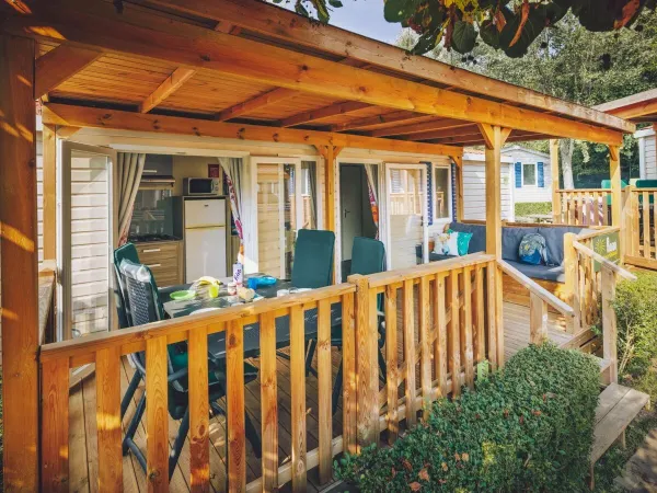 Véranda couverte avec le magnifique canapé du Roan Comfort Plus Relax.