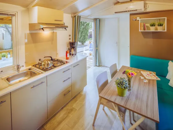 La cuisine à l'intérieur du Roan Comfort Lounge.