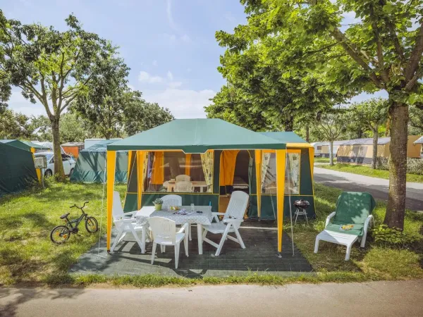 Tente bungalow toilé 1