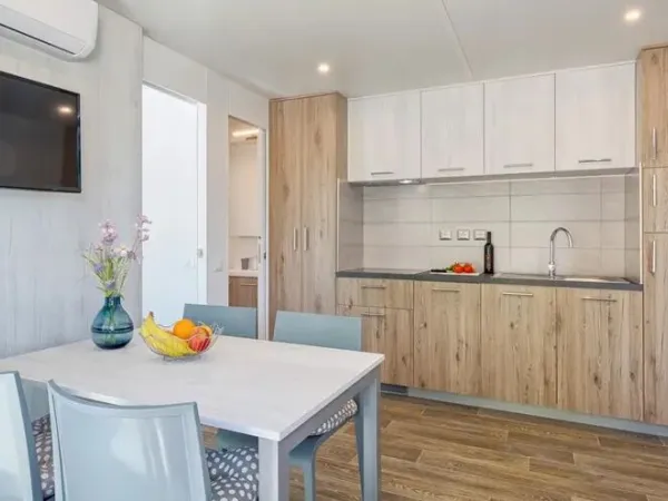 Le salon de la Roan Premium Lounge.