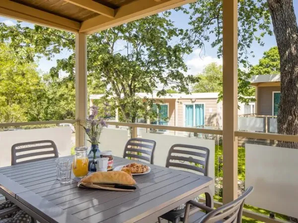 La véranda du Roan Premium Premium Zone.