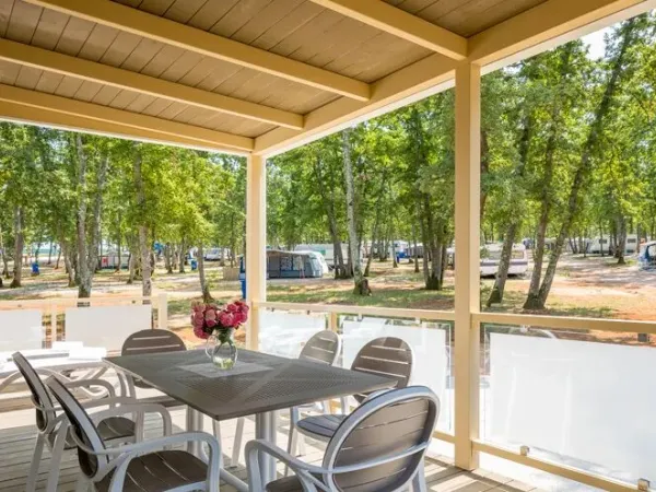 La véranda du Roan Premium Premium Zone.