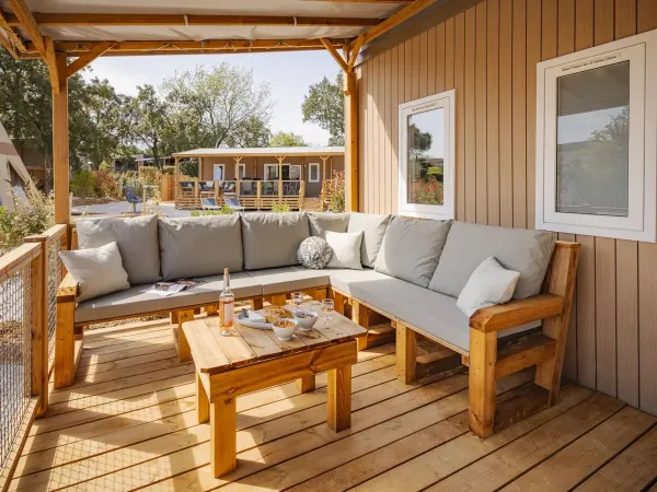 Supreme Deluxe Family Lounge Premium Zone 4