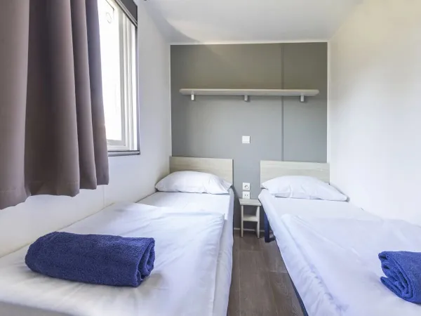 La deuxième chambre Roan Premium avec deux lits simples.