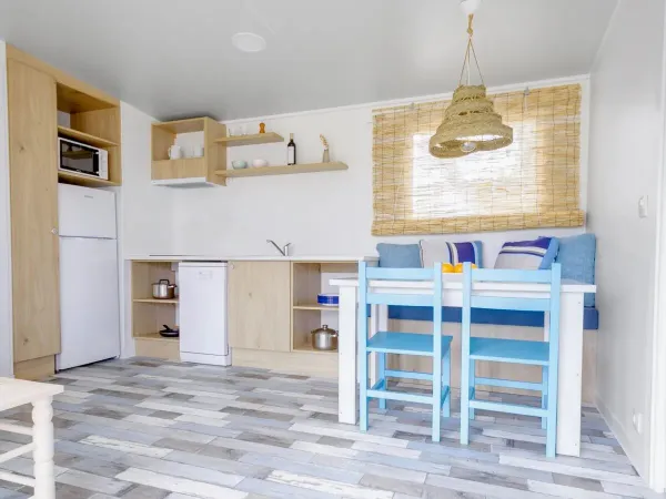 La cuisine/salon du mobile home Roan Premium Premium Zone.