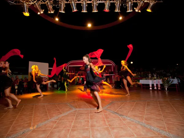 Spectacle du soir au camping Roan Bijela Uvala.