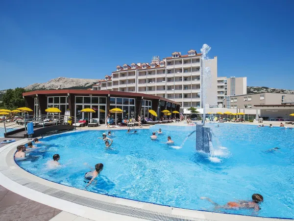 La piscine du camping Roan Baška Camping Resort.