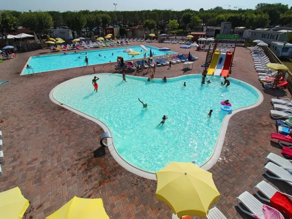 Aperçu des piscines du camping Roan Del Garda.