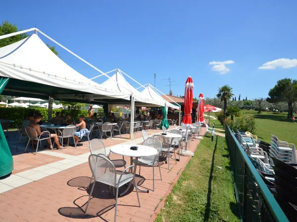 Vue d'ensemble de la terrasse du Roan camping Delle Rose.