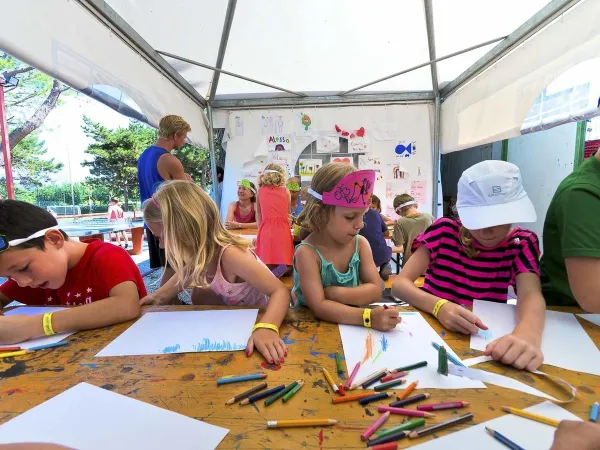 Les enfants s'amusent au camping Roan Delle Rose.