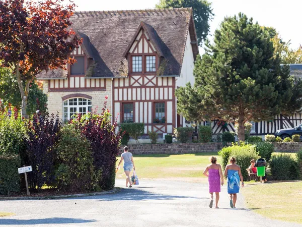 Sentiers de randonnée au Roan camping La Vallée.