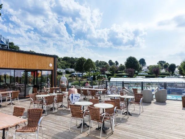 Terrasse sur le toit du camping Roan La Vallée.