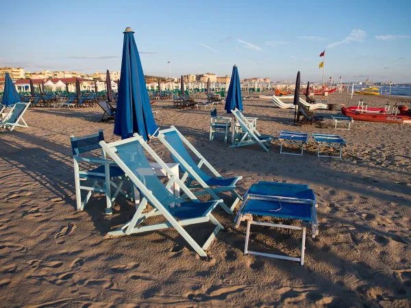 Possibilité de se prélasser sur la plage au camping Roan Le Capanne.