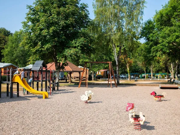 Aire de jeux au camping Roan de Bonnal.