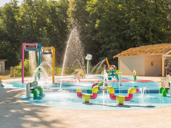 Piscine pour enfants au Roan camping de Bonnal.