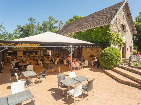 Terrasse au camping Roan de Bonnal.