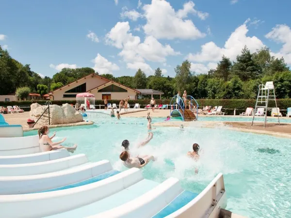 Piscine au camping Roan de Bonnal.