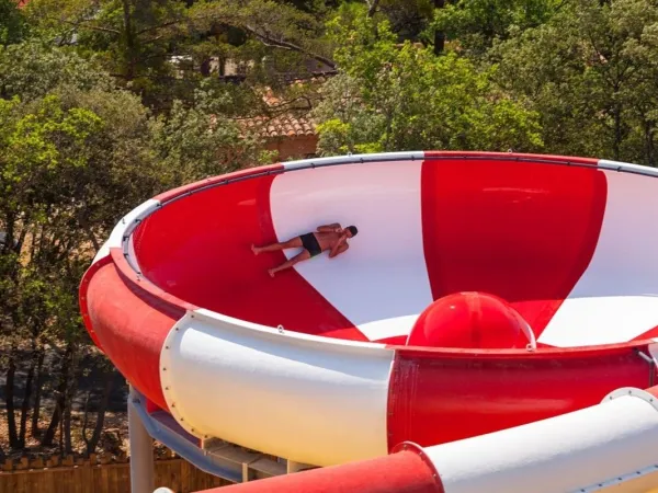 Toboggan à entonnoir au camping Roan Du Verdon.