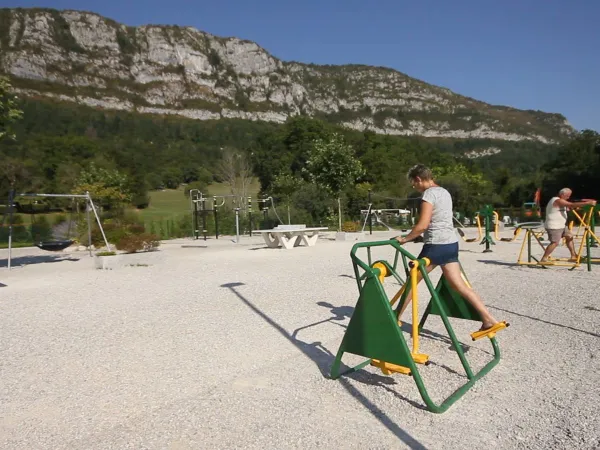 Équipement de fitness au camping Roan L'Ideal.