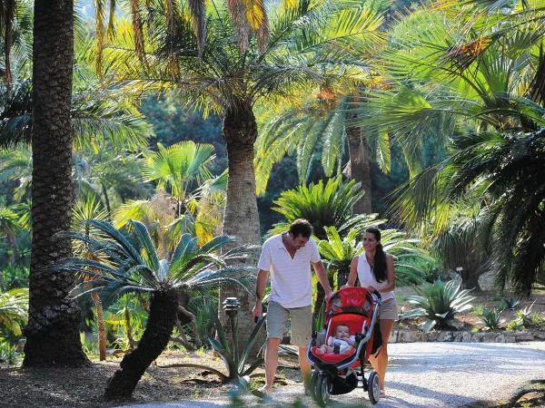 Une famille au camping Roan Rosselba.