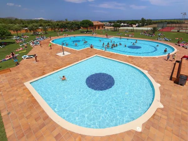 Deux piscines au camping Roan Playa Brava.