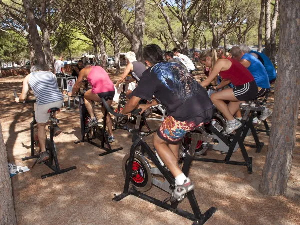 Activité cardio au camping Roan Playa Brava.