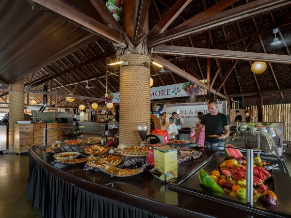 Buffet au Roan camping hu Park Albatros village.