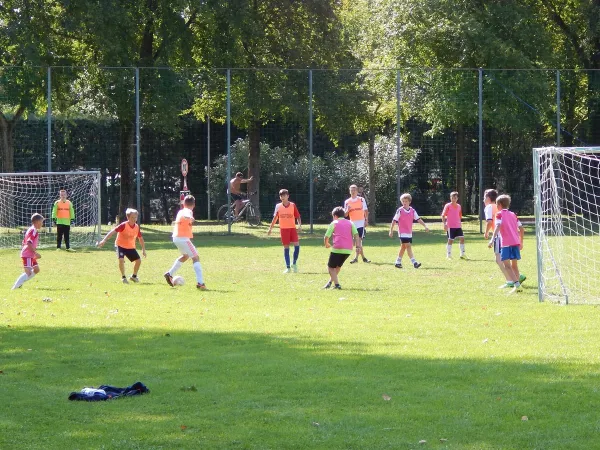 Football au camping de Roan Pra'delle Torri.