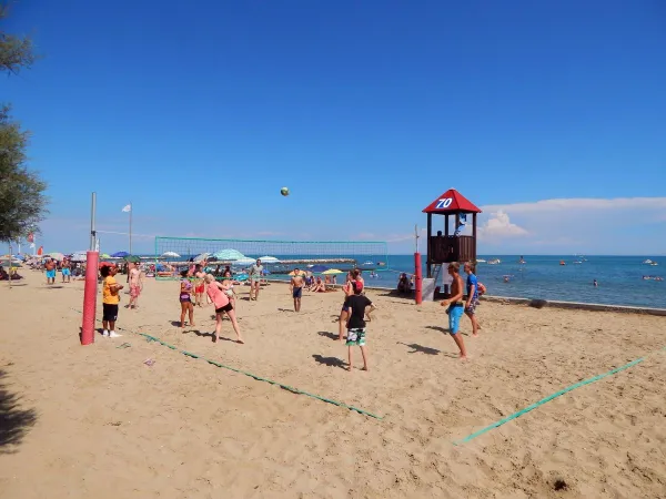 Volley-ball de plage au camping Roan Pra'delle Torri.