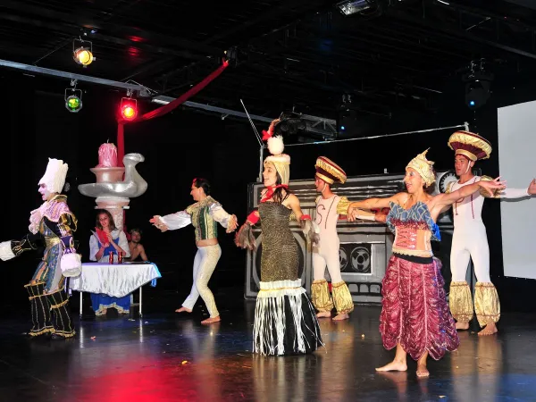 Spectacle du soir au camping de Roan Pra'delle Torri.