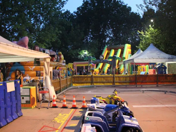 Parc de jeux au camping Roan Bella Italia.