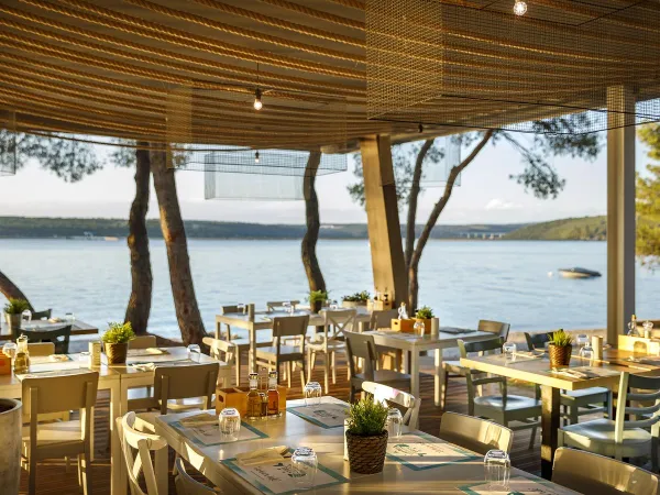 Restaurant avec vue sur la mer au Roan camping Lanterna.