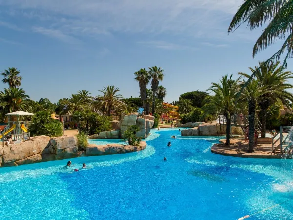 Piscine extérieure au Roan camping La Sirène.