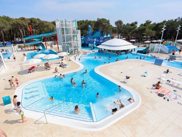 Piscine d'ambiance au camping Roan Cikat.