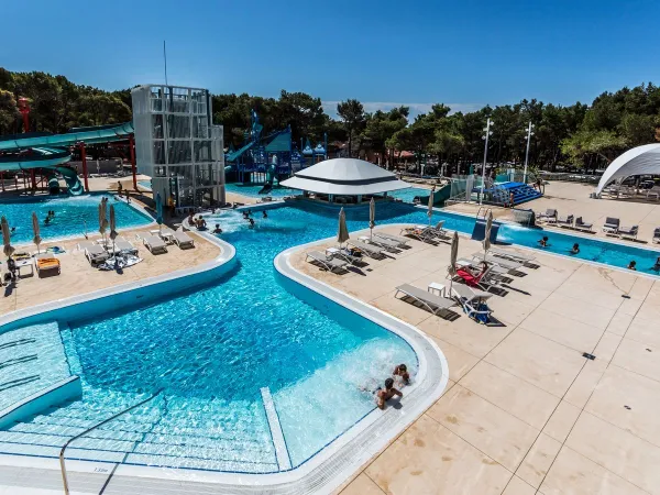 Piscine tranquille au camping Roan Cikat.