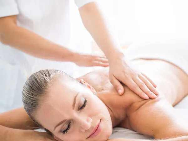 Massages dans le centre de bien-être du camping Roan Union Lido.