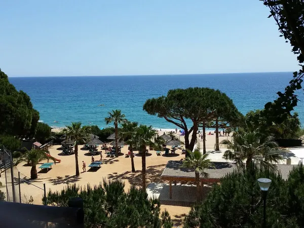 Vue du camping sur la plage au camping Roan Cala Gogo.