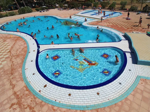 Piscine du camping Roan Bi Village.