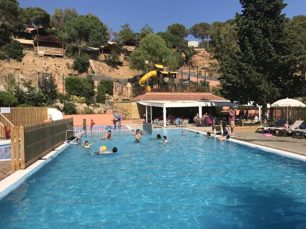 Piscine au camping Roan Cala Canyelles.