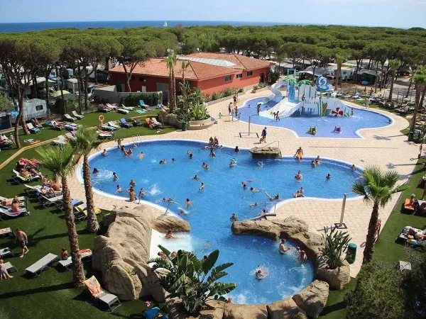 Vue d'ensemble des piscines du camping Roan Bella Terra.