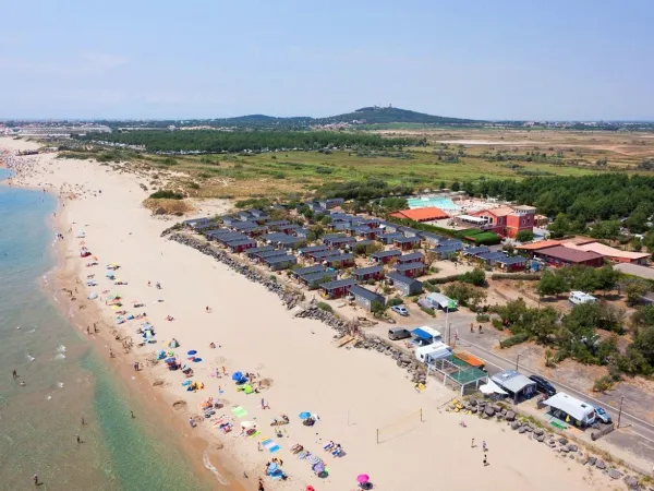 Vue d'ensemble de la plage du camping Roan Beach Garden.