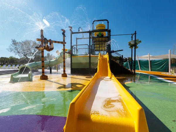 Aire de jeux d'eau au camping Roan Polari.