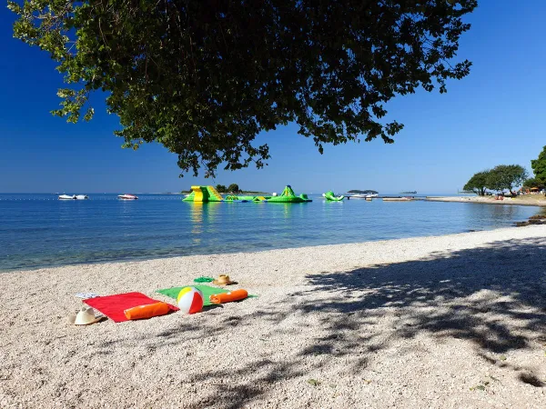 La plage du camping Roan Polari.