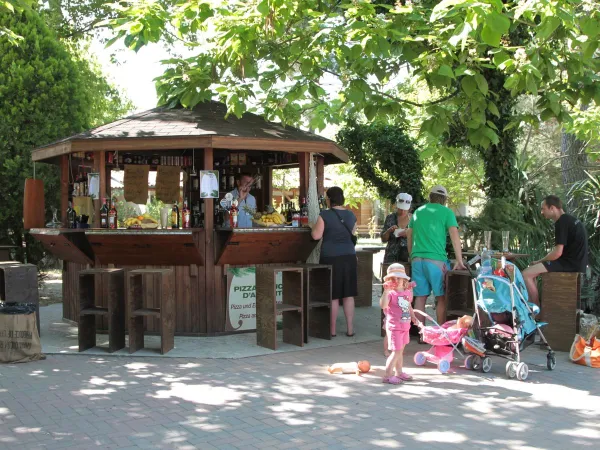 Bar thématique au camping Roan Tahiti.