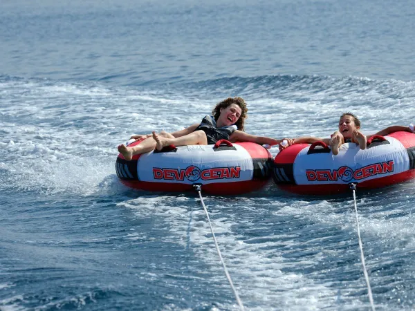 Activité aquatique au camping Roan Vestar.