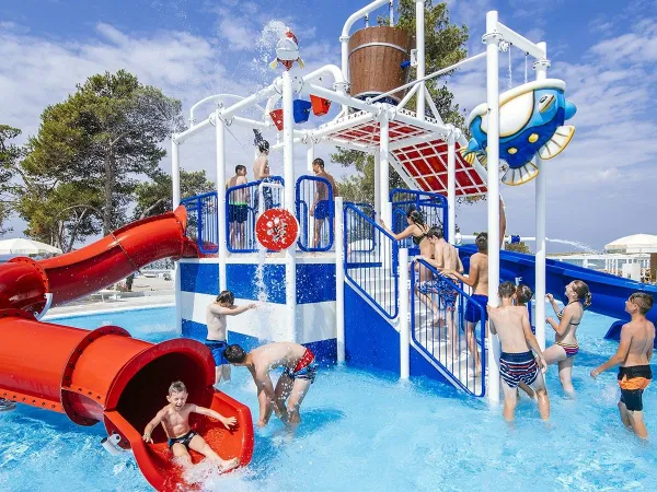 Aire de jeux aquatiques au camping Roan Zaton Holiday resort.