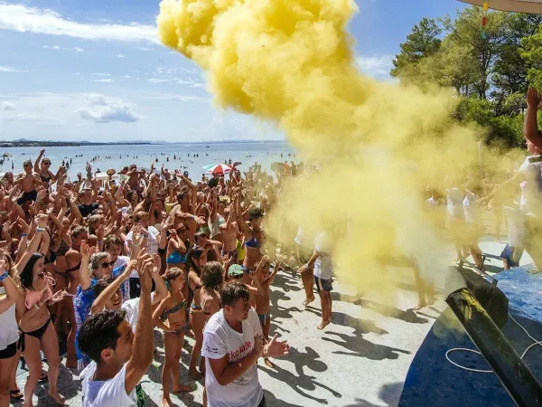 Fête sur la plage au camping Roan Zaton Holiday resort.