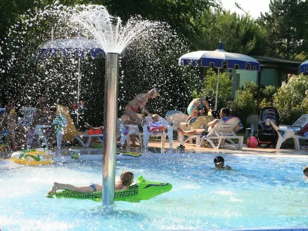 Piscine pour enfants au camping Roan Turistico.